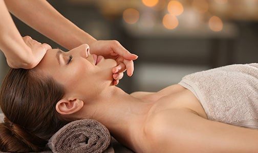 Massage relaxant du visage